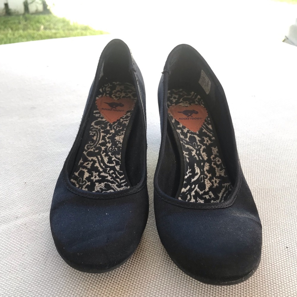 Black wedges
